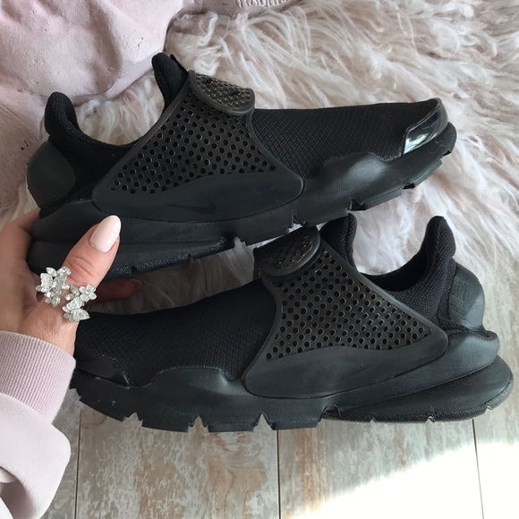 nike sock dart triple black